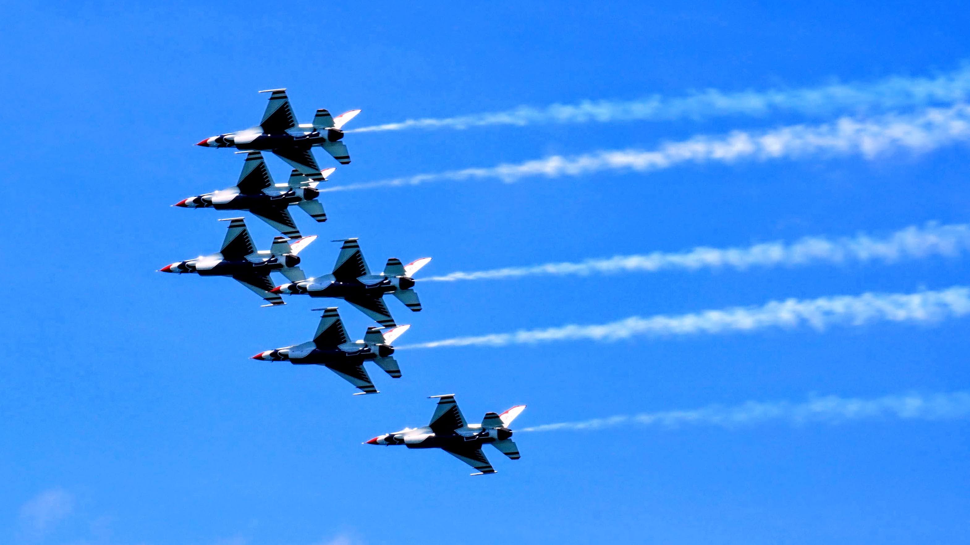 Six US Air Force Thunderbirds fly in formation.