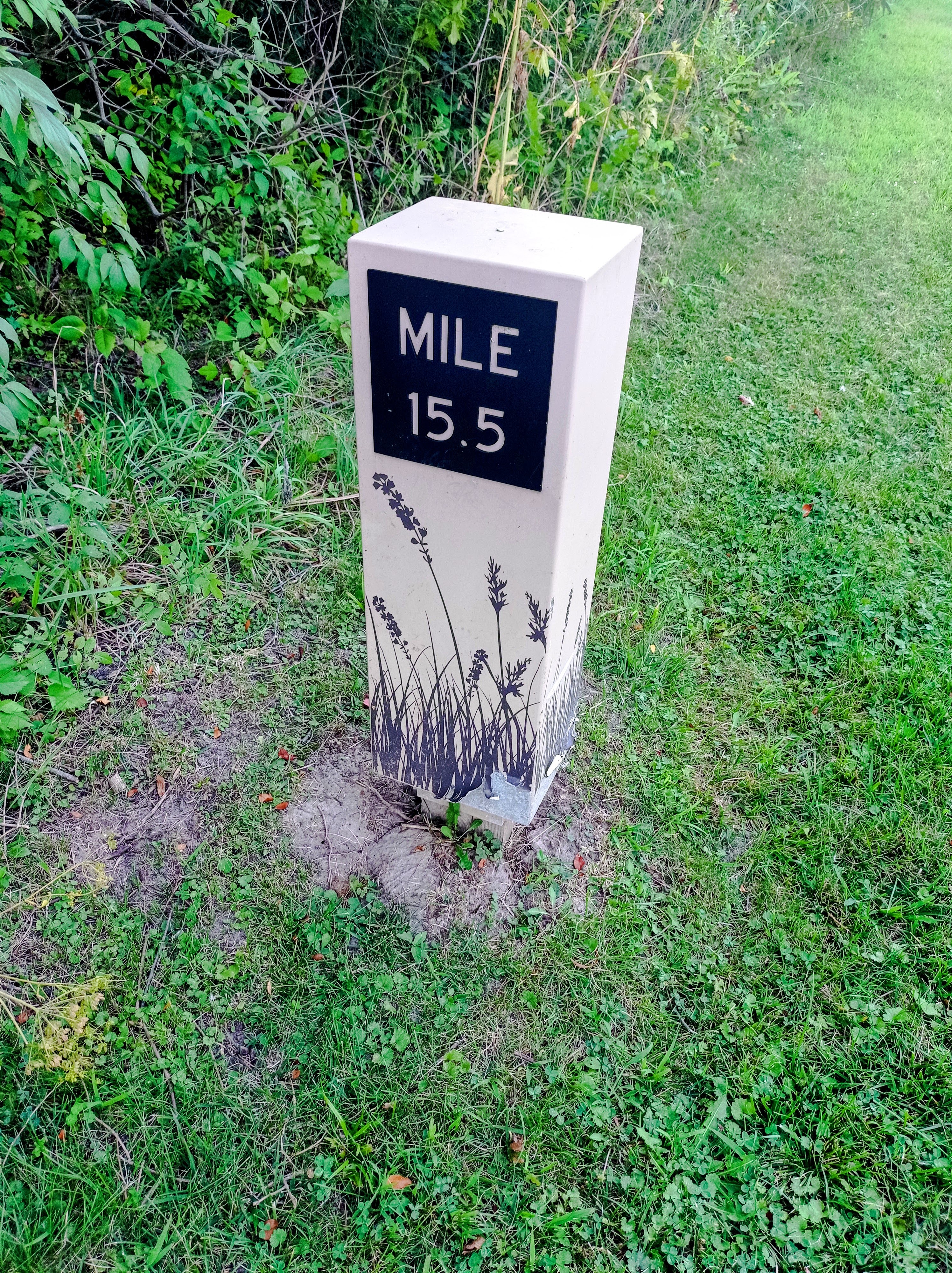 A mile post sign on the Erie Lackawanna Trail in Crown Point, Indiana, showing mile 15.5.